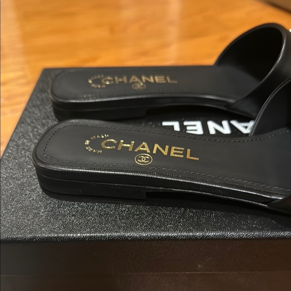 CHANEL Black leather pearl sandals mules 7 new box - Picture 7 of 10